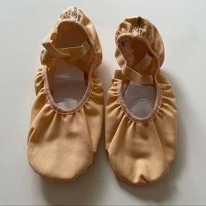 Dance & Ballet Shoes Beige Size 6 NWT